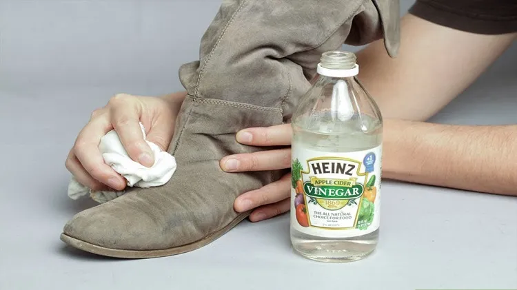how to clean suede shoes with vinegar and water solution with a towel or cloth