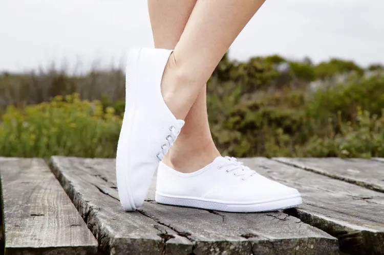 how to clean white sneakers at home the right way how to eliminate dirt and grime