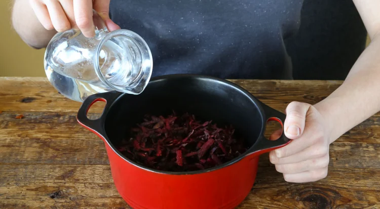 how to dye eggs naturally using beetroot