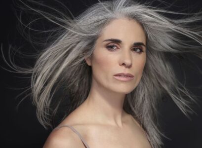 how to transition to salt and pepper hair the right way which are the best and simple methods that actually work should i leave my hair to grow out on its own highlights lowlights