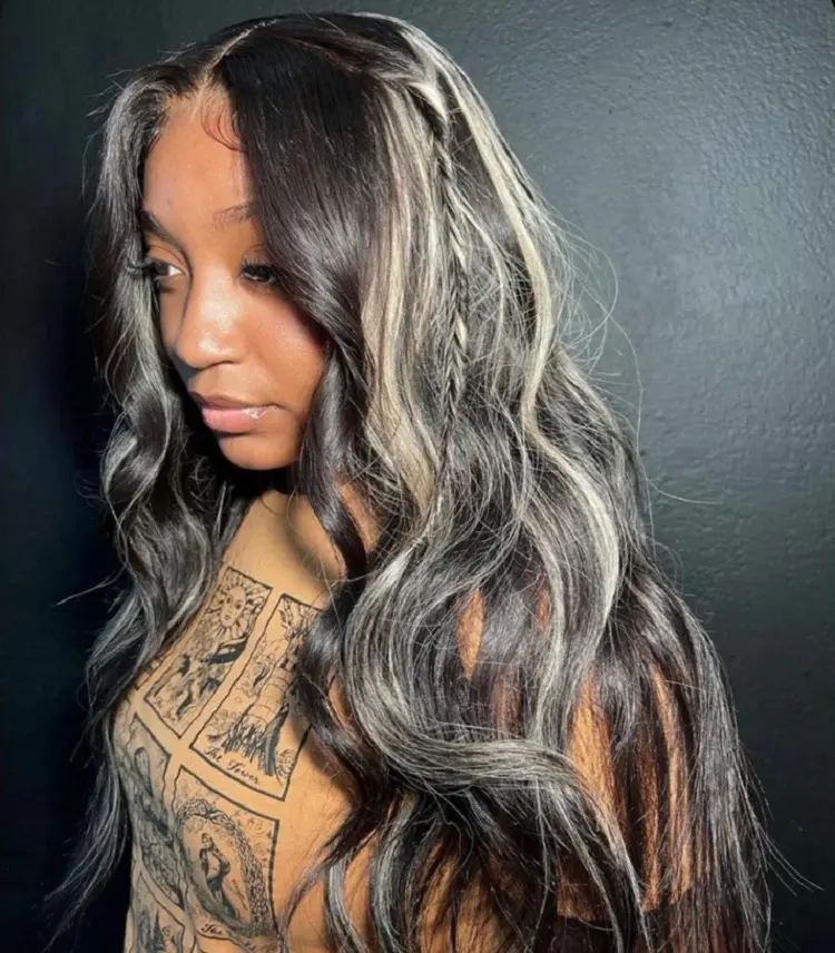 long wavy black hairstyle with white highlights ideas 2023