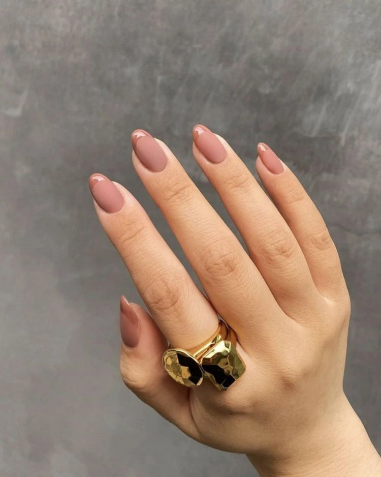 matte and glossy nails pinkish color pastel