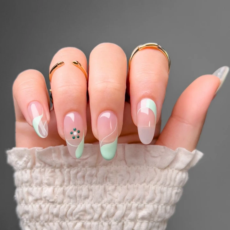 may nails delicate design in light colors