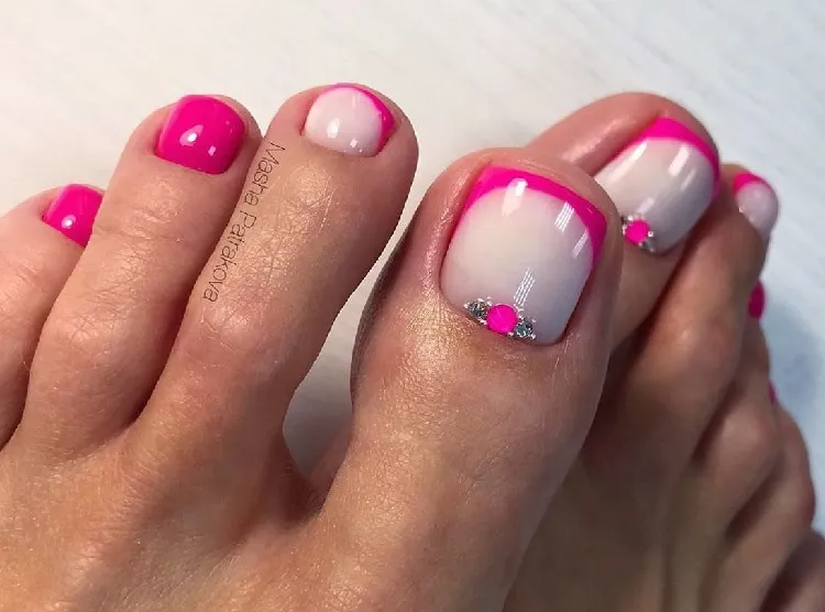 pink french pedicure