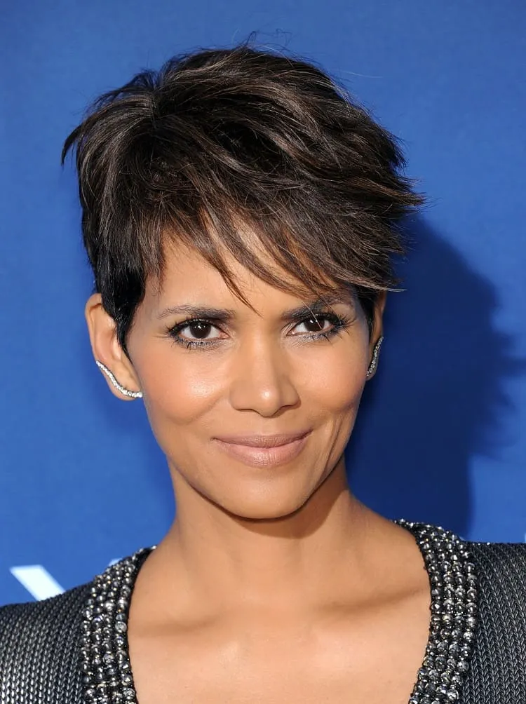 pixie cut with side bangs