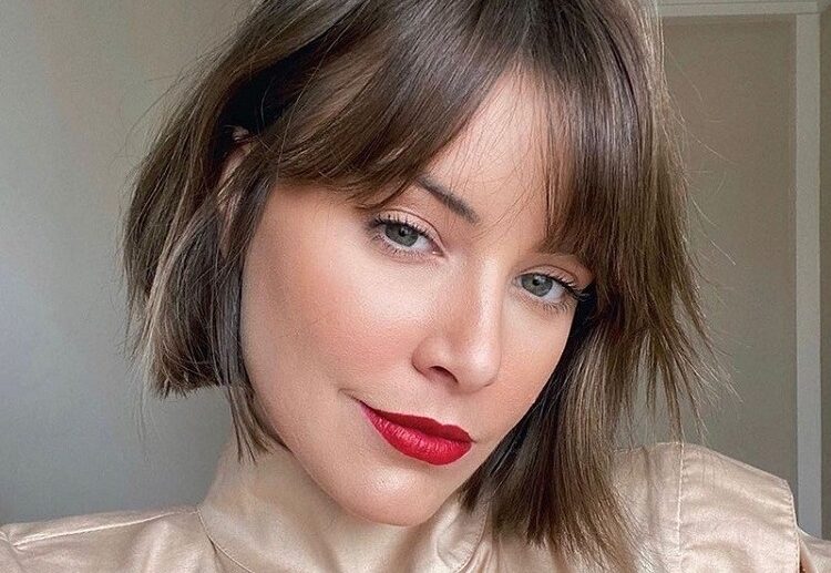 short curtain bangs straight chin length haircut hairstyle trends 2023