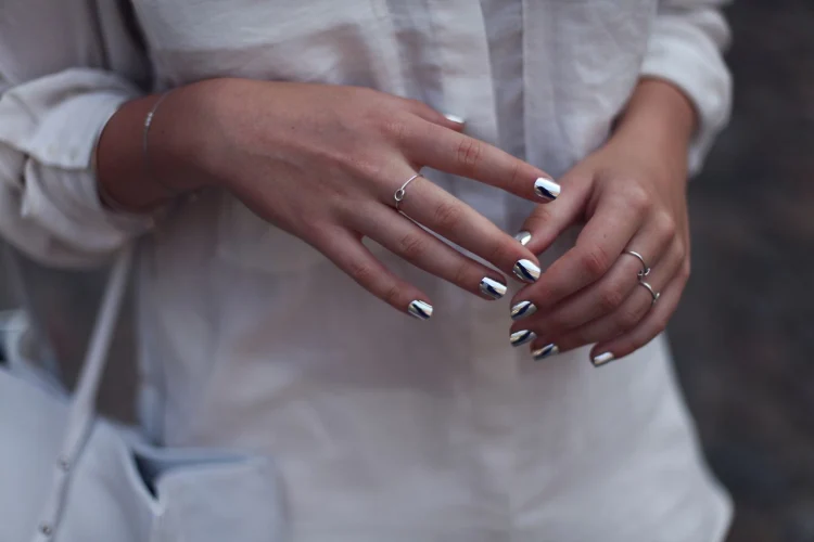 short mirror nails stunning effect trending nail design
