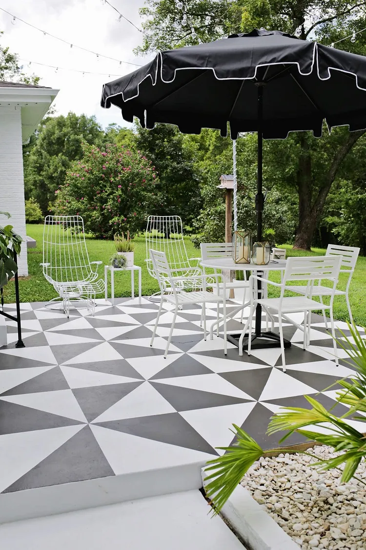 small patio decor ideas 2023 diy geometrical black and white tiling white garden furniture