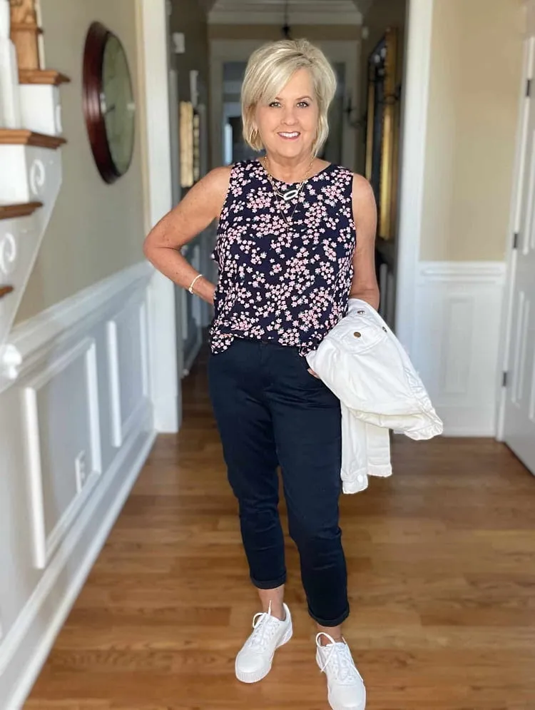 spring outifts with sneakers for women over 50 2023 ideas
