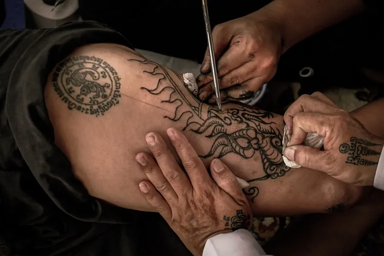 traditional japanese tattoo stick and poke tebori handpoked