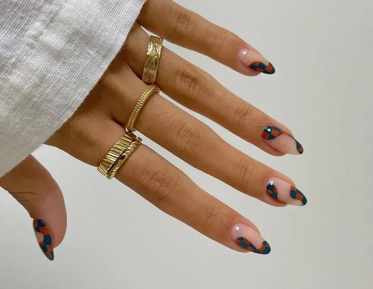 trendy abstract nail art ideas for spring 2023