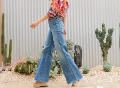 wide leg jeans sandals patterned shirt summer hat