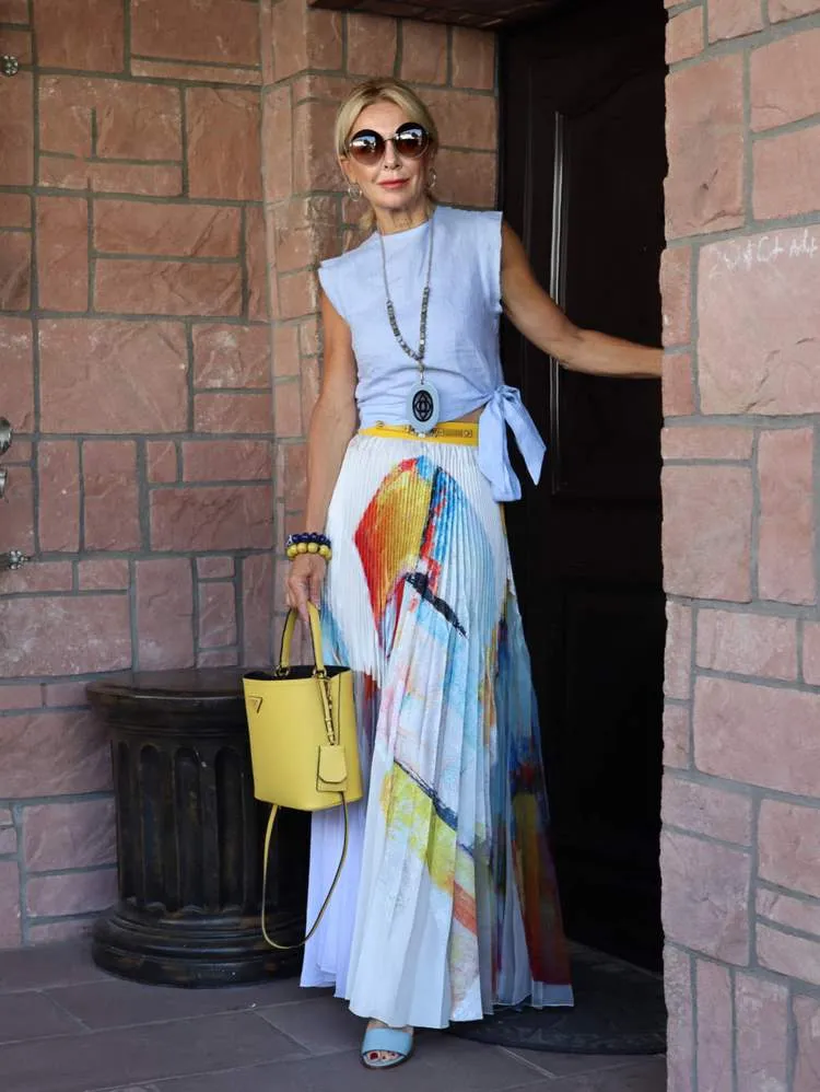 2023 summer fashion trends for women over 60 maxi skirts pleated long skirt outfit