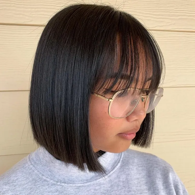 blunt bob with bangs for round face
