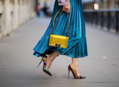 how to wear a pleated skirt over 50 in summer chic outfits ideas