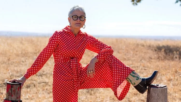 trendy colors and prints summer 2023 fashion trends for older women