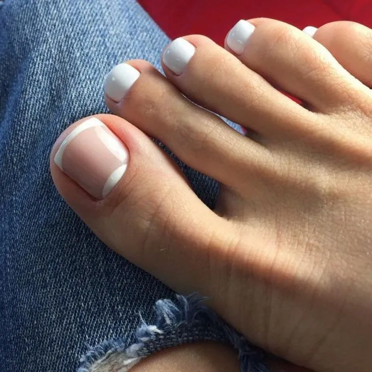 white pedicure for the summer