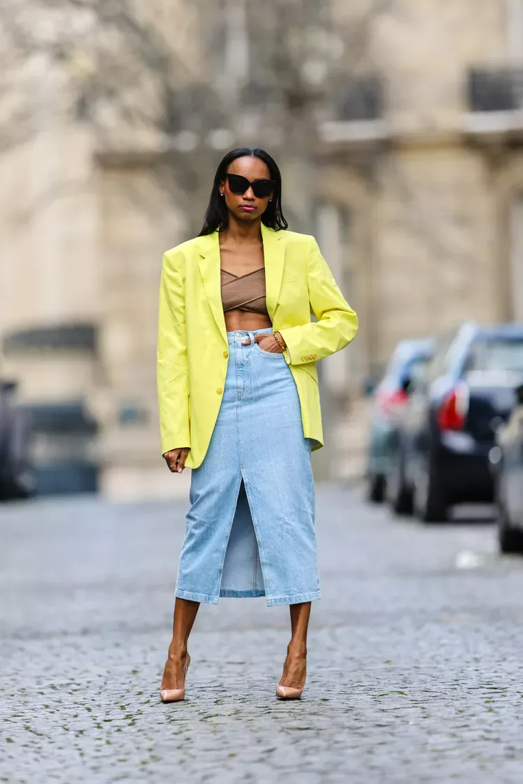 above ankle long denim skirt petite women oversized neon yellow blazer crop top high heels 90s fasion street style trends 2023