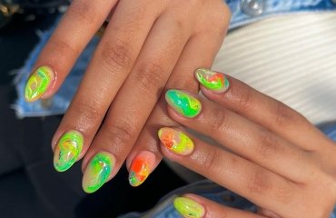 abstract neon summer nail designs 2023