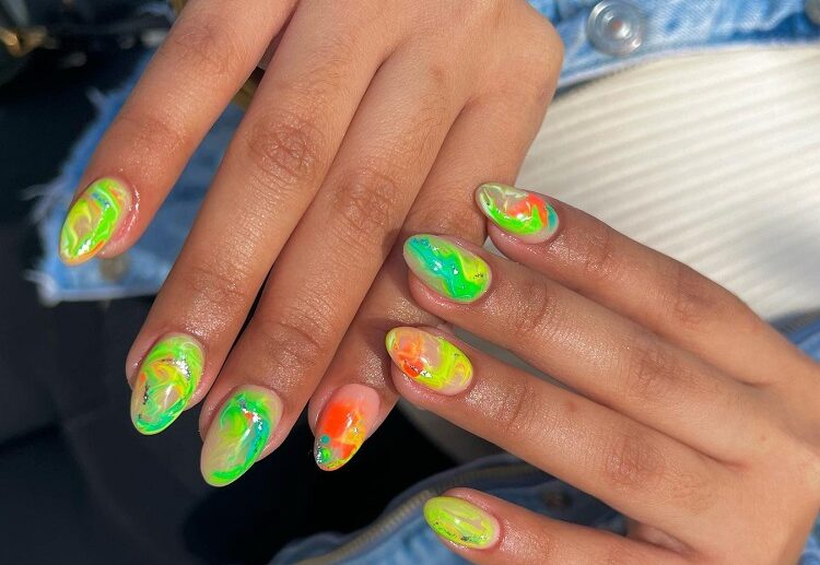 abstract neon summer nail designs 2023