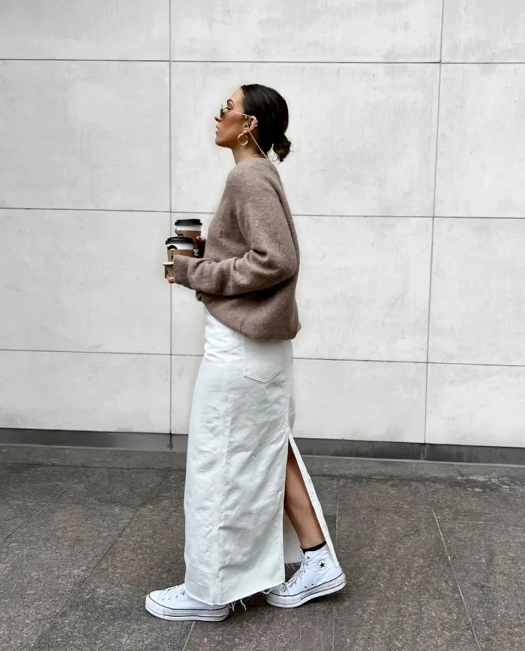 back slit white maxi denim skirt petite woman beige sweater french tuck 90s fashion 2023
