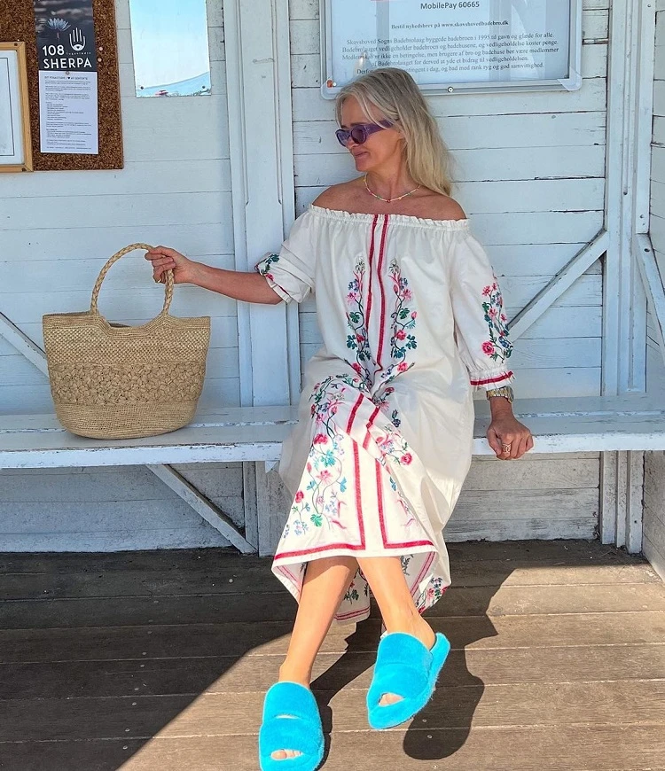 ropa de playa para mujer de 60 años tendencias de moda de verano 2023