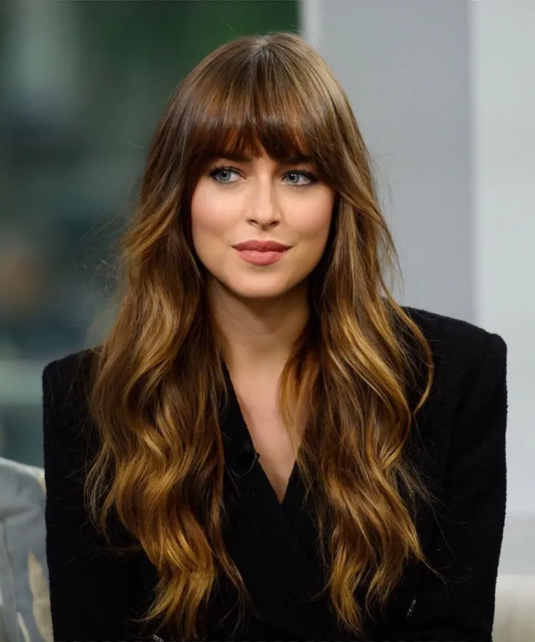 What Bangs Suit a Big Forehead? 23 Stylish Ideas for 2023