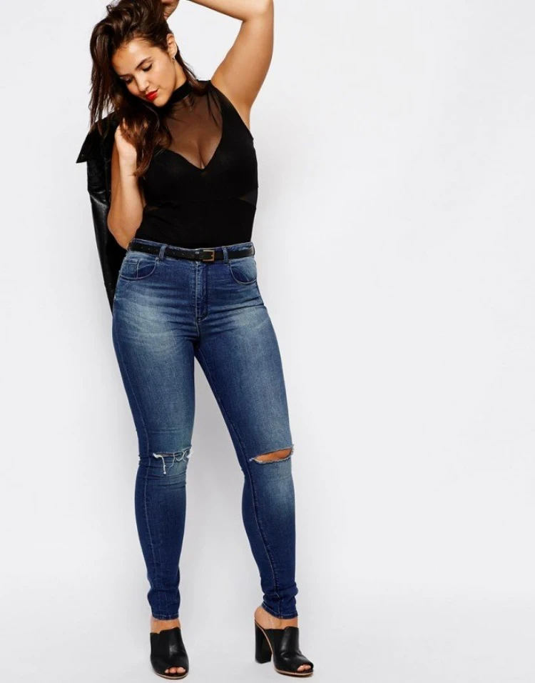 black bodysuit and skinny jeans for chubby women