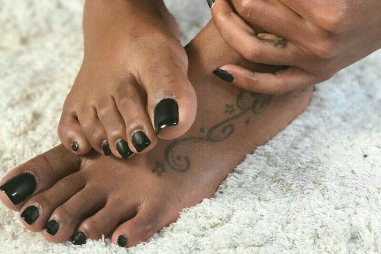 black matte and glossy pedicure and manicure idea for brown skin