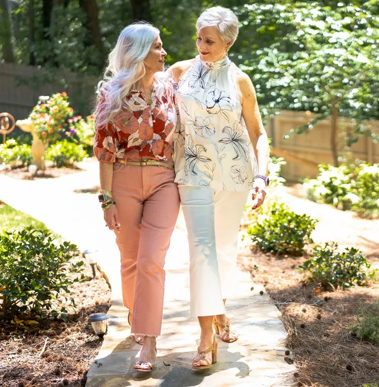 chic summer outfits for women over 60 with cropped pants