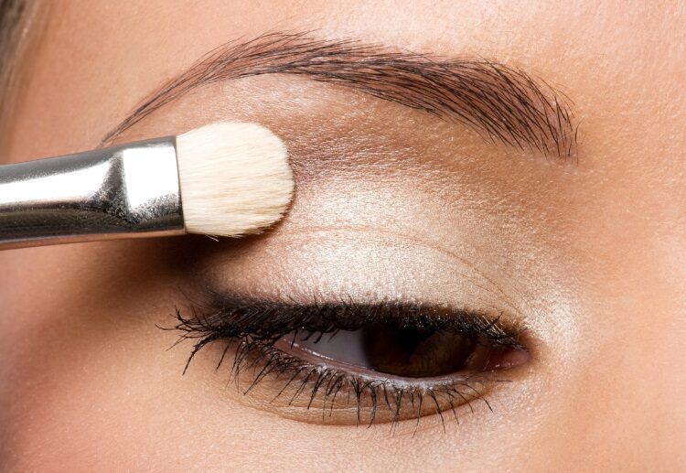 creased eyeshadow oily eyelids prevent tips tricks