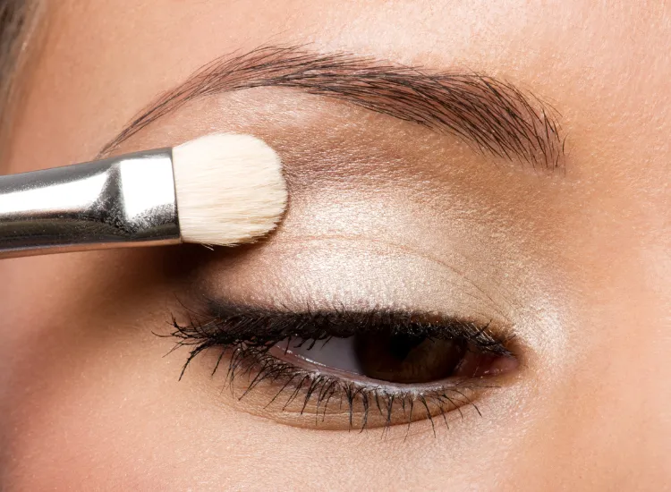creased eyeshadow oily eyelids prevent tips tricks