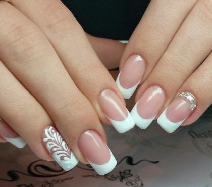 fancy french tip nails never go out of style they are gaining even more attention in the past couple of years thanks to their stylish look chic and elegant