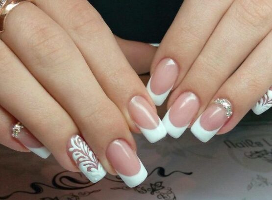fancy french tip nails never go out of style they are gaining even more attention in the past couple of years thanks to their stylish look chic and elegant
