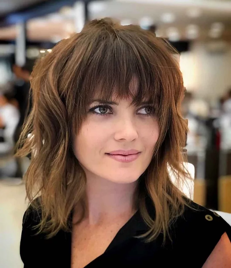 hairstyles with bangs for round faces shoulder length layered bob with bangs