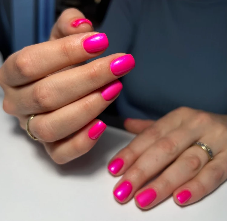 hot neon pink color short square nails summer manicure design ideas