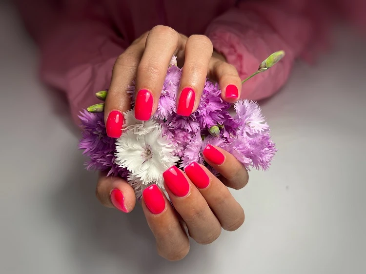 hot pink summer nails 2023