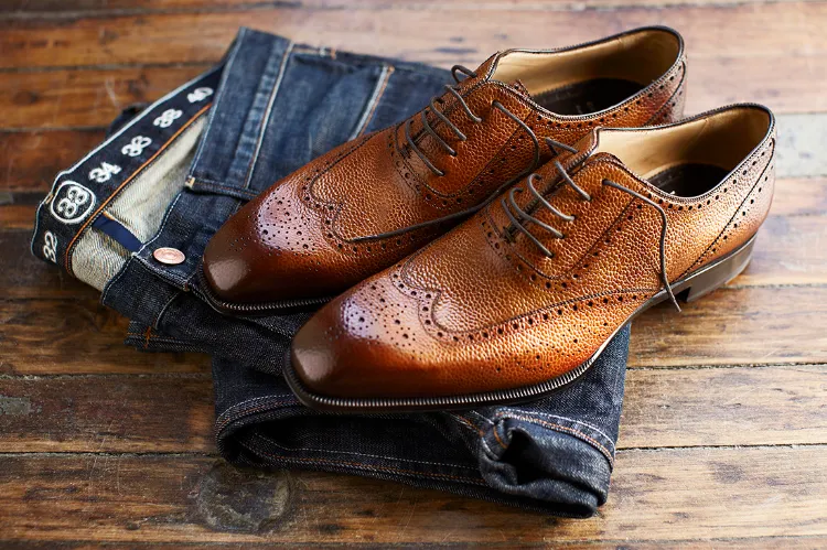 how to clean leather shoes the right way make them look new again tips and tricks a full guide to cleaning the shoe properly natural methods tools