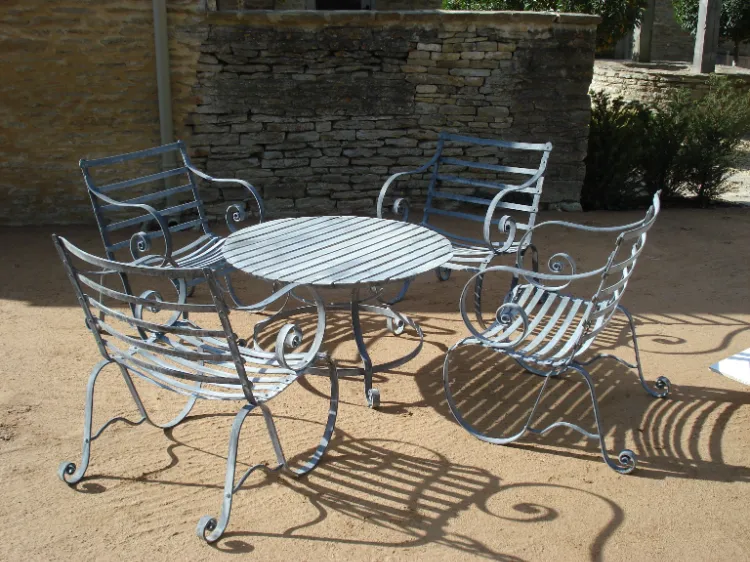 how to clean outdoor patio furniture metal frames and legs metal chairs cleaning this material requires certain things how to properly wash outdoor furniture items