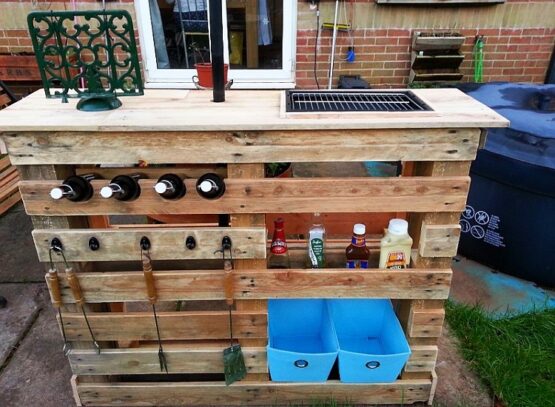 how to make an outdoor bar out of pallets form shelves for bottles