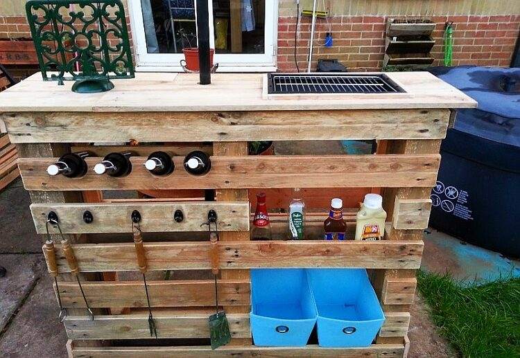 how to make an outdoor bar out of pallets form shelves for bottles