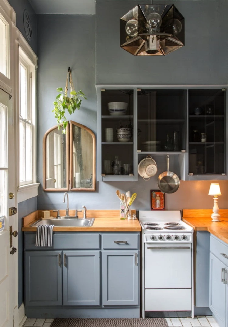 how to make small kitchen look specious