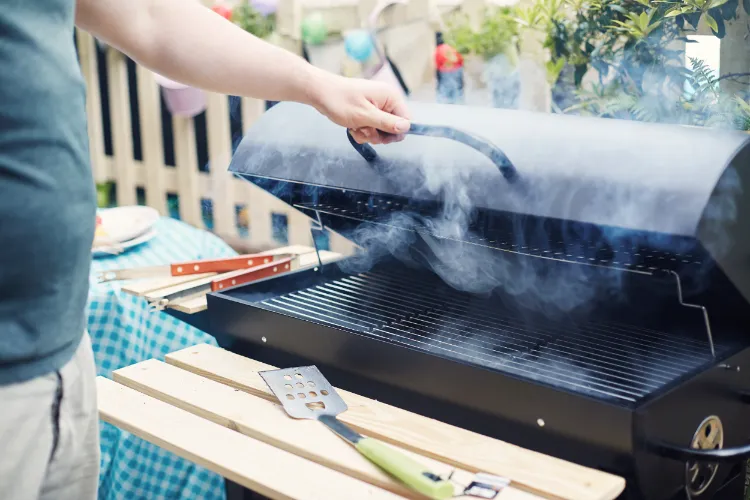 how to properly clean a bbq grill which methods are most effective what should i try especially after the winter period how to remove dirt and buildup how to protect my food
