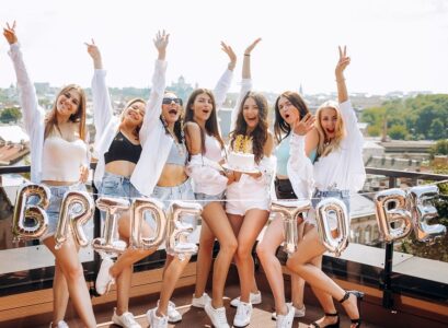 how to throw a bachelorette party on a budget ideas planner checklist diy