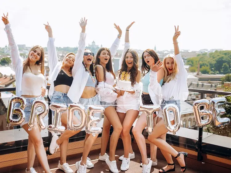 how to throw a bachelorette party on a budget ideas planner checklist diy