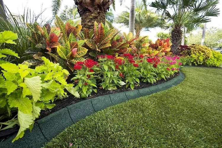 20 Landscape and Garden Edging Ideas