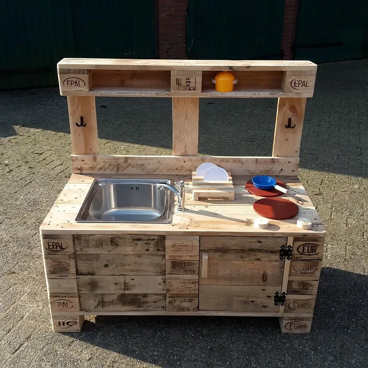 make an outdoor bar out of pallets form shelves and places for storing things