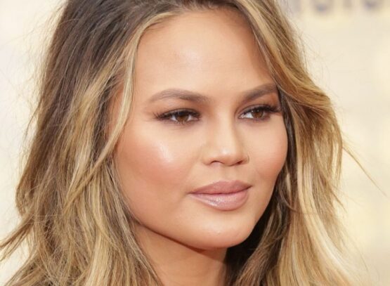 medium length hair beach waves blond balayage