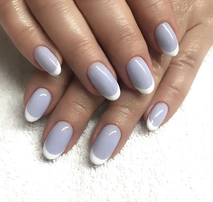 minimalistic version of french manicure nails
