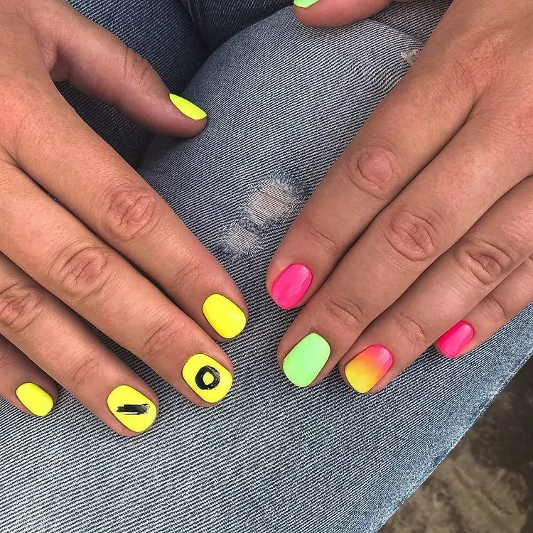 mismatched abstract neon nail ideas short manicure summer trends 2023